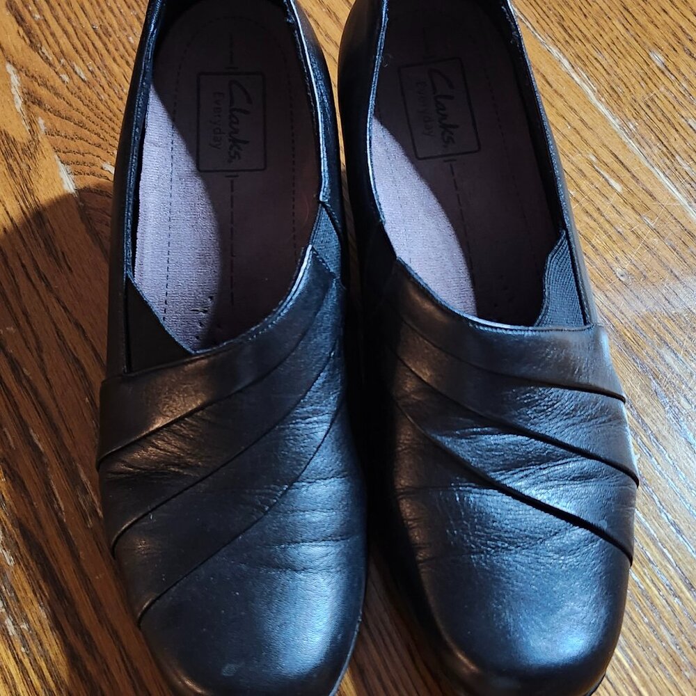 Clarks Everyday Black low heel pumps